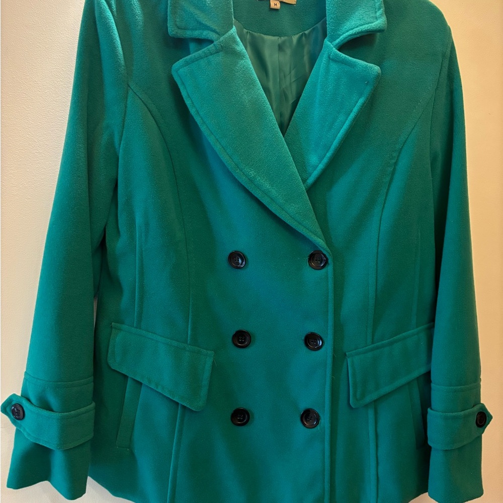 Valerie Steven’s women’s green winter coat with black button detail in size M.